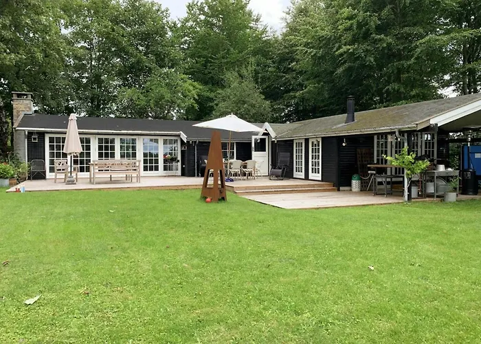 Oasis Near With Space To Play 펜션 Dronningmølle